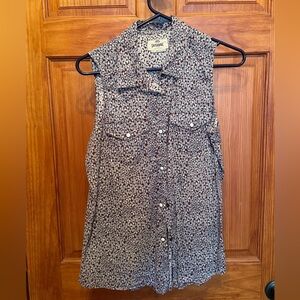 Shyanne’s Women's Sleeveless Blouse - Black and Brown